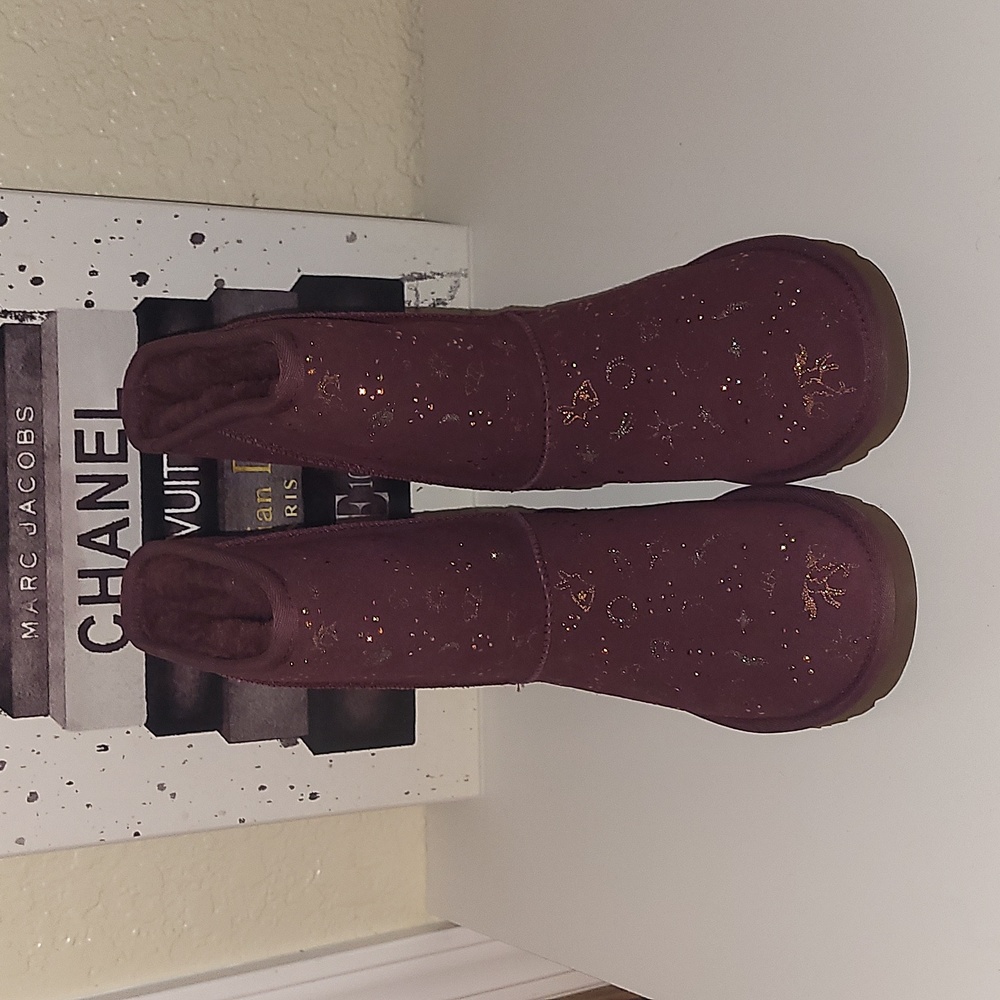 UGG RARE classic Astrology/ Zodiac sign boot in wild grape suede, sz6, eu37